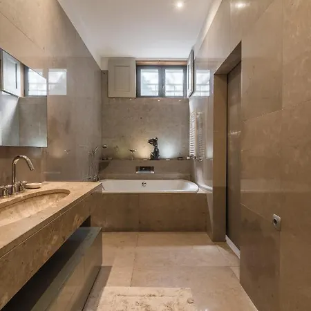 Luxury 4 Bedroom Lejlighed