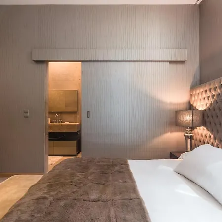 Luxury 4 Bedroom Διαμέρισμα *