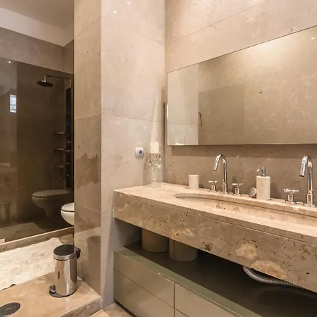 Διαμέρισμα Luxury 4 Bedroom
