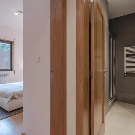 Luxury 4 Bedroom Lejlighed *